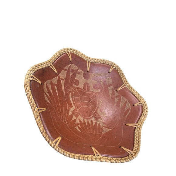 Jamaica Hand Made Etched Turtle Rattan Rim Terra Ceramic Bowl SKU 9598 - Picture 12 of 12